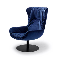 Leya | Wingback Chair with central leg | Armchairs | FREIFRAU MANUFAKTUR